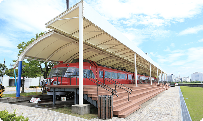 懐かしのパノラマカーがお出迎え