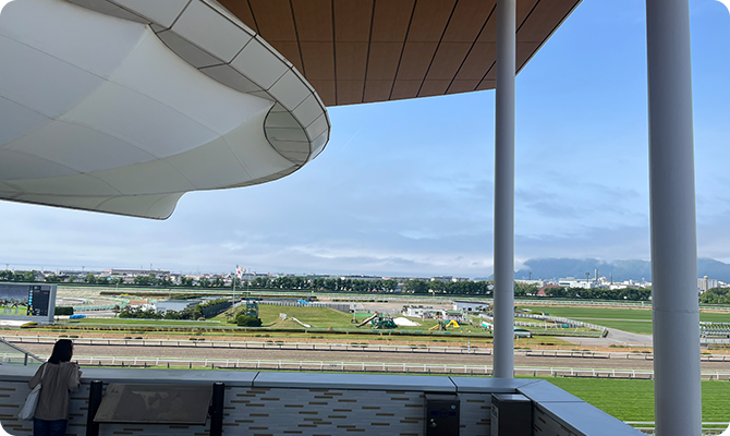 全10場の中で唯一海が見える競馬場の景色を楽しんで♪