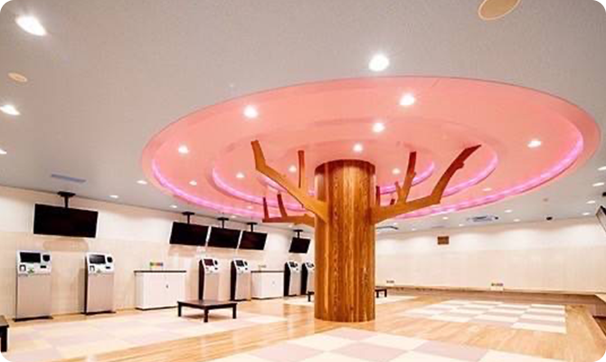 畳でくつろぎながら観戦できるさくらテラス