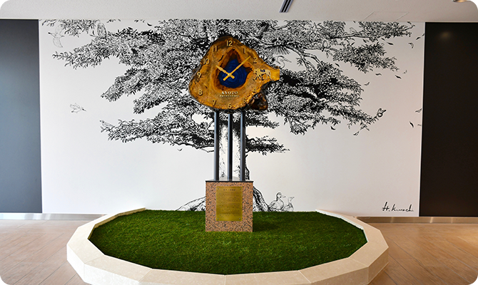 リニューアル前のパドックのシンボルだったモチノキの時計